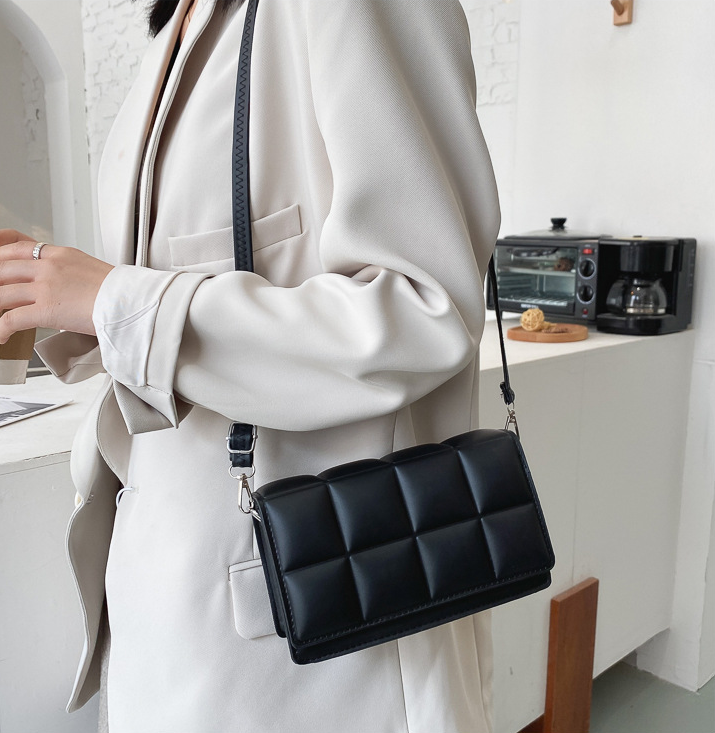 Pösig crossbodyväska
